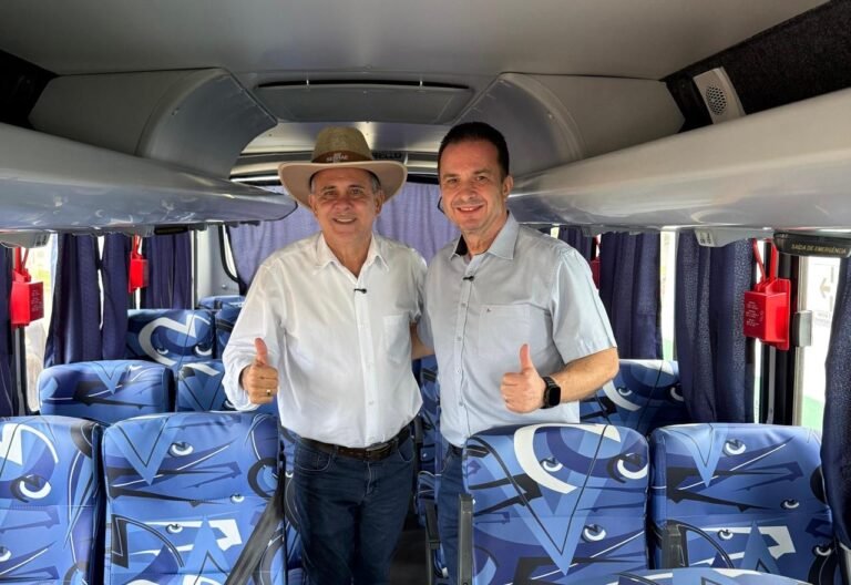Luís do Hospital destina micro-ônibus para fortalecer transporte escolar em Buritis 3 Luís do Hospital destina micro-ônibus para fortalecer transporte escolar em Buritis
