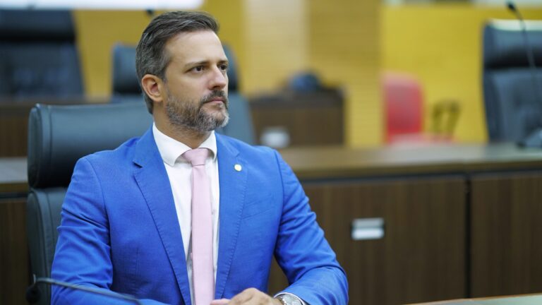 Deputado Delegado Lucas propõe prazo para emissão de certidão de tempo de serviço de servidores estaduais 17 Deputado Delegado Lucas propõe prazo para emissão de certidão de tempo de serviço de servidores estaduais