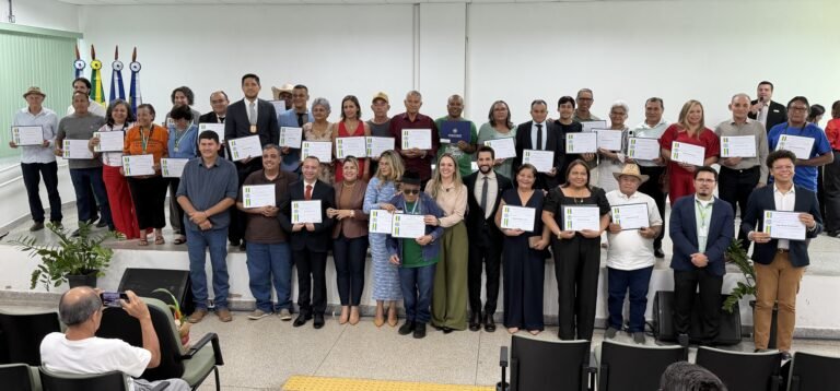 Cláudia de Jesus realiza Sessão Solene em Guajará-Mirim para homenagear personalidades de Rondônia 3 Cláudia de Jesus realiza Sessão Solene em Guajará-Mirim para homenagear personalidades de Rondônia