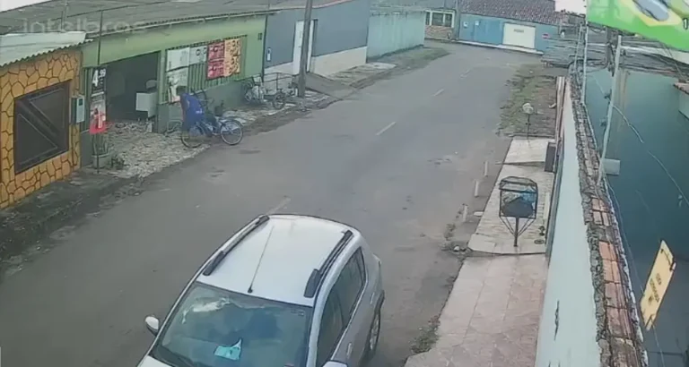 Assaltante de bicicleta ameaça comerciante com faca e rouba celular na zona Sul 4 Assaltante de bicicleta ameaça comerciante com faca e rouba celular na zona Sul