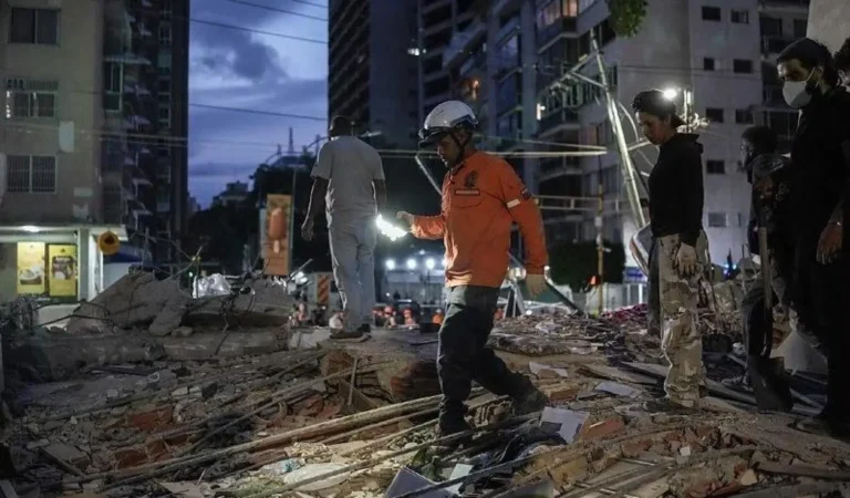 Número de mortos em terremoto na Venezuela sobe para 1.450 3 Número de mortos em terremoto na Venezuela sobe para 1.450