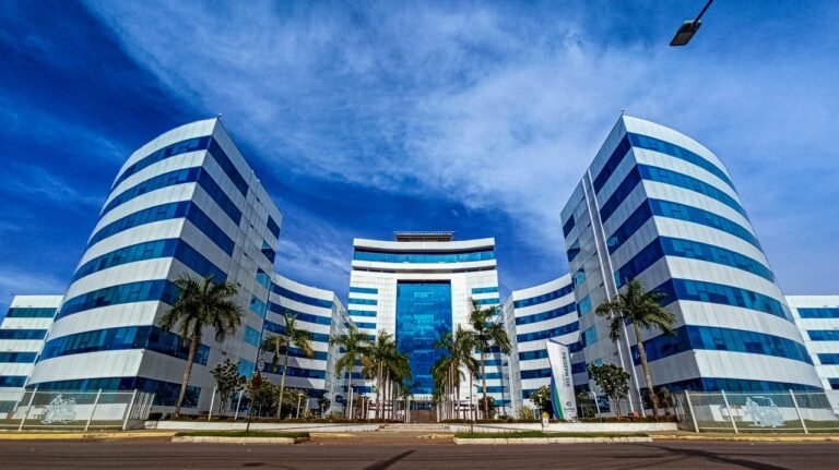 Rondônia registra crescimento de 76% no PIB em sete anos e se consolida entre as economias mais dinâmicas do país 16 Rondônia registra crescimento de 76% no PIB em sete anos e se consolida entre as economias mais dinâmicas do país