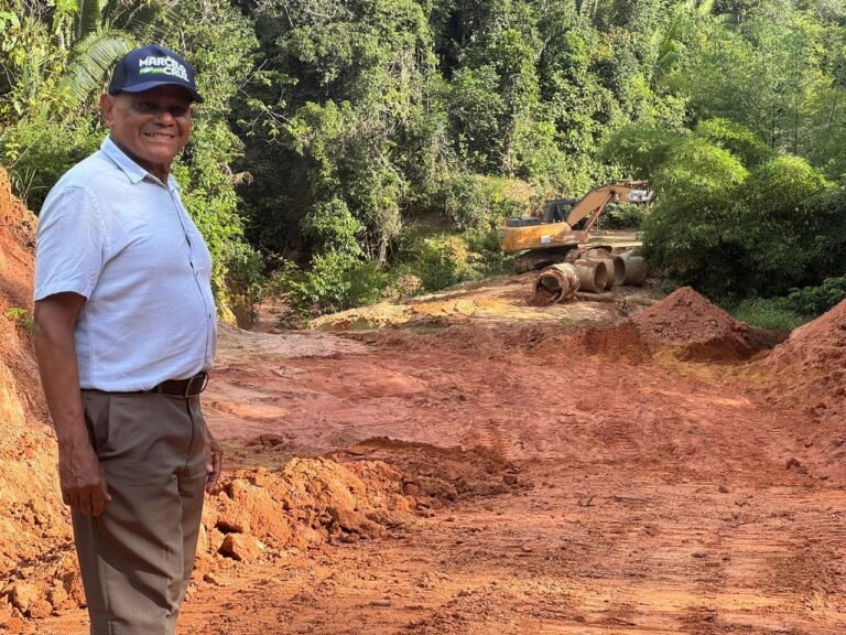 Pastor Evanildo acompanha obra definitiva no Ramal Conquista e destaca solução para garantir trafegabilidade 18 Pastor Evanildo acompanha obra definitiva no Ramal Conquista e destaca solução para garantir trafegabilidade