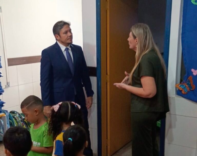 Vereador Zé Paroca vivencia dia de aula na escola Padre Zenildo Gomes e reafirma compromisso com a educação 14 Vereador Zé Paroca vivencia dia de aula na escola Padre Zenildo Gomes e reafirma compromisso com a educação
