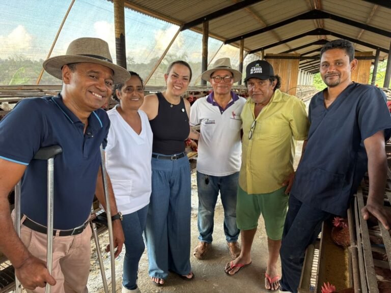 Cláudia de Jesus visita Granja Oliveira a convite do vereador Licomédio e fortalece compromisso com a agricultura familiar em Ji-Paraná 20 Cláudia de Jesus visita Granja Oliveira a convite do vereador Licomédio e fortalece compromisso com a agricultura familiar em Ji-Paraná