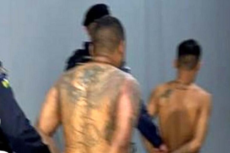 PM estoura boca de fumo e prende dupla com drogas na zona sul 18 PM estoura boca de fumo e prende dupla com drogas na zona sul