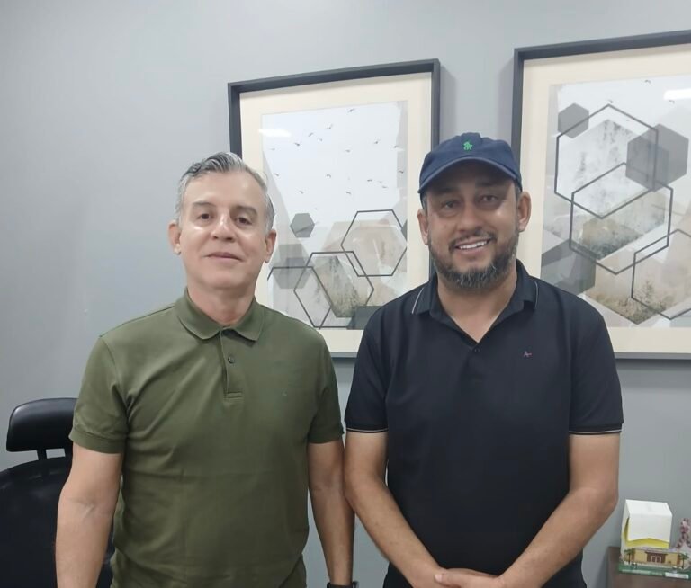 Reunião entre vereador Wanoel Martins e Semdec discute desenvolvimento urbano e regularização fundiária no Baixo Madeira 12 Reunião entre vereador Wanoel Martins e Semdec discute desenvolvimento urbano e regularização fundiária no Baixo Madeira