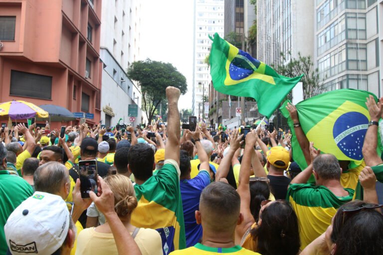 Nova pesquisa do Datafolha indica virada ideológica e coloca direita à frente da esquerda 15 Nova pesquisa do Datafolha indica virada ideológica e coloca direita à frente da esquerda