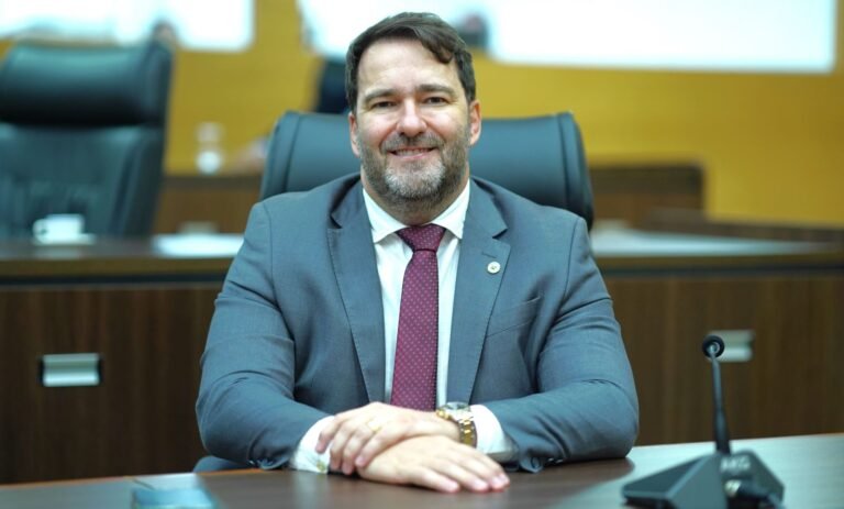 Alex Redano afirma que Assembleia colaborará com investigações e destaca que dinheiro apreendido estava em Manaus 3 Alex Redano afirma que Assembleia colaborará com investigações e destaca que dinheiro apreendido estava em Manaus