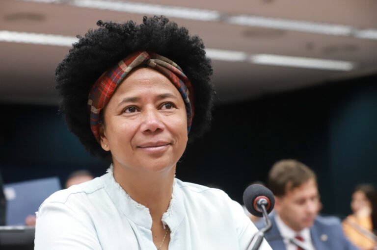 TURMA RECURSAL – Silvia Cristina perde ação por danos morais após críticas de internauta 3 TURMA RECURSAL – Silvia Cristina perde ação por danos morais após críticas de internauta