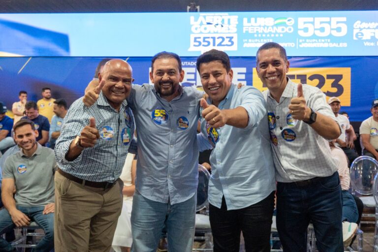 Pastor Evanildo prestigia lançamento da campanha de Laerte Gomes ao lado de Adailton Fúria e Luís Fernando, em Ji-Paraná 20 Pastor Evanildo prestigia lançamento da campanha de Laerte Gomes ao lado de Adailton Fúria e Luís Fernando, em Ji-Paraná