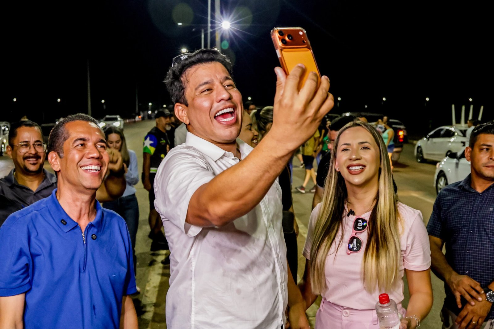 823d5525-772e-44ac-ae17-4a93e7105dd7 Luis Fernando dá início à caminhada eleitoral ao senado com mega adesivaço em Porto Velho