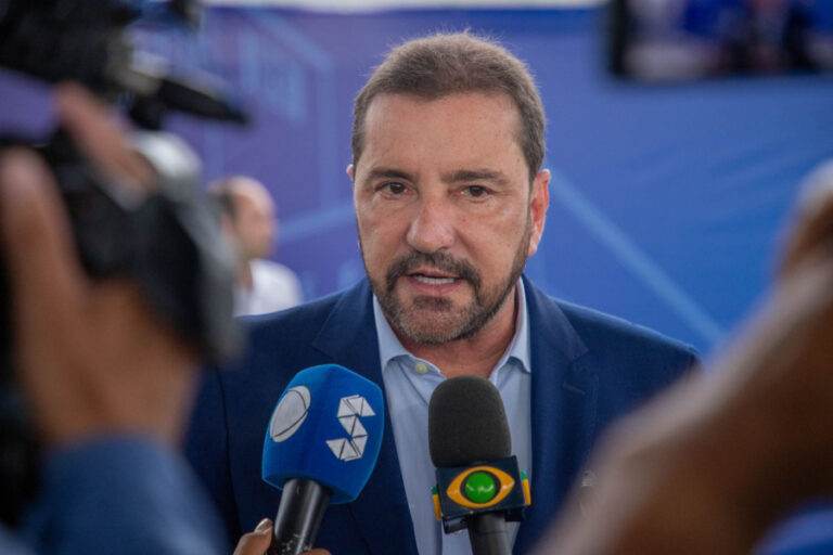 Eleição entra na reta decisiva e Hildon tenta transformar disputa de dois em briga de três pelo Governo 17 Eleição entra na reta decisiva e Hildon tenta transformar disputa de dois em briga de três pelo Governo