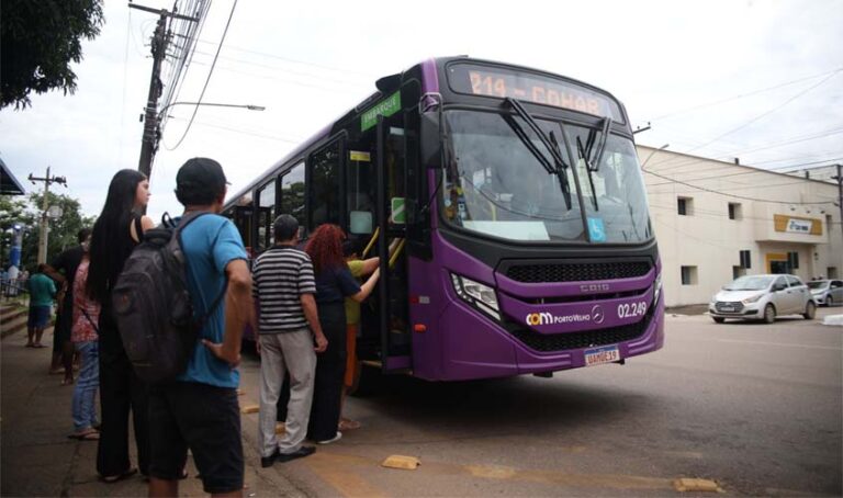 Usuários podem acompanhar rotas de ônibus em tempo real 19 Usuários podem acompanhar rotas de ônibus em tempo real