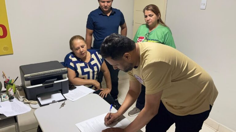 Samuel Costa assina Carta Compromisso com trabalhadores da Sesau e defende valorização da saúde pública 10 Samuel Costa assina Carta Compromisso com trabalhadores da Sesau e defende valorização da saúde pública
