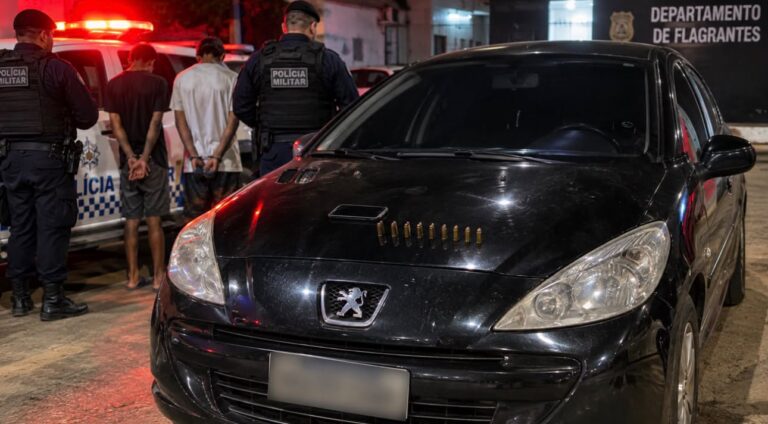 GUERRA ENTRE FACÇÕES — Adolescentes são apreendidos com carro furtado que teria sido preparado para ataques em Porto Velho 3 GUERRA ENTRE FACÇÕES — Adolescentes são apreendidos com carro furtado que teria sido preparado para ataques em Porto Velho