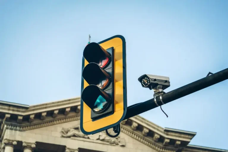 Semáforos inteligentes, novas sinalizações e mudanças viárias começam a redesenhar o trânsito da capital 12 Semáforos inteligentes, novas sinalizações e mudanças viárias começam a redesenhar o trânsito da capital