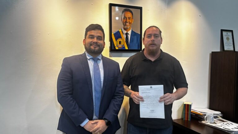 Vereador Léo Alencar protocola pessoalmente pedido de roçagem e manutenção para a UIMS II na Sesb 13 Vereador Léo Alencar protocola pessoalmente pedido de roçagem e manutenção para a UIMS II na Sesb