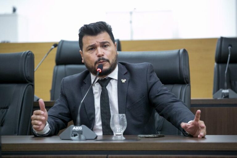 TRABALHO QUE FAZ A DIFERENÇA — Marcelo Cruz se destaca por atuação em defesa da saúde, dos trabalhadores e das comunidades de Rondônia 11 TRABALHO QUE FAZ A DIFERENÇA — Marcelo Cruz se destaca por atuação em defesa da saúde, dos trabalhadores e das comunidades de Rondônia